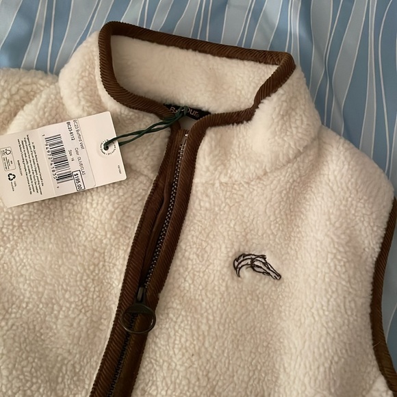 NWT Barbour Breeder’s Cup Vest - Picture 2 of 5